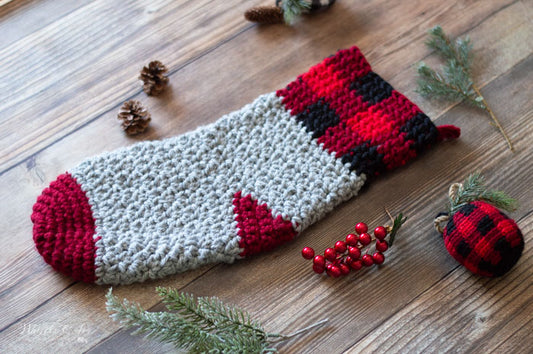 Chunky Plaid Topped Stocking [crochet pattern]