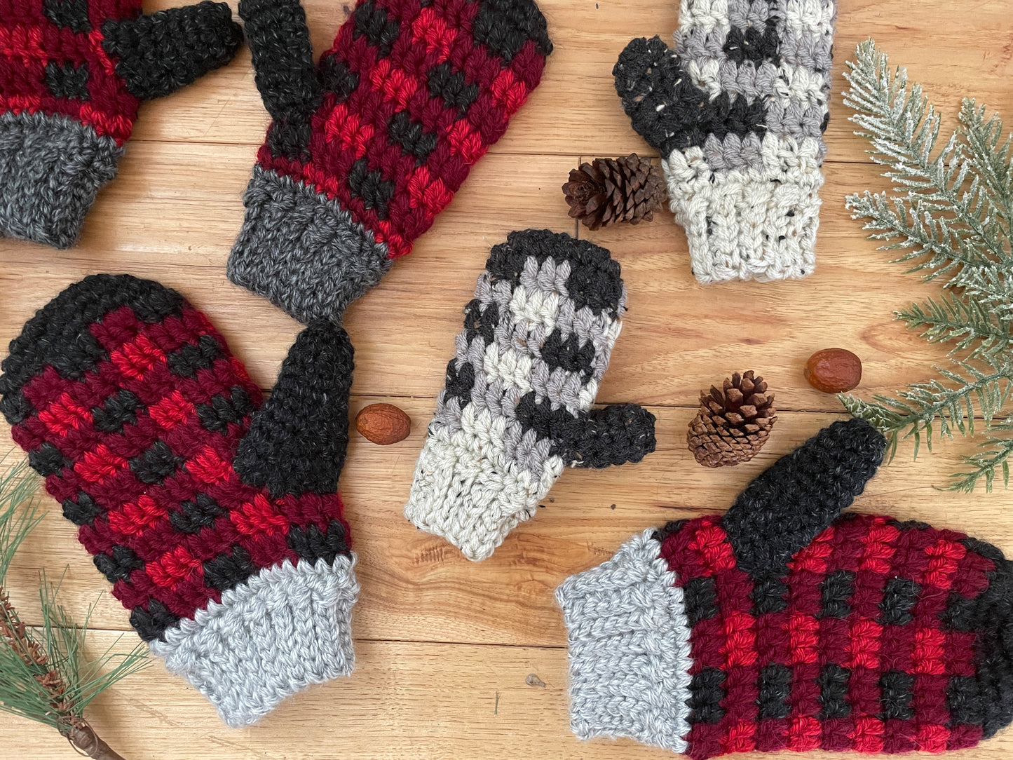 Bulky Plaid Mittens [crochet pattern]