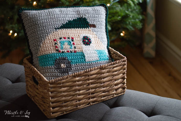 Christmas Camper Pillow [crochet pattern]