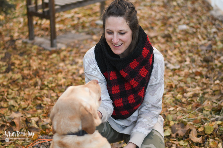 Chunky Buffalo Plaid Triangle Cowl [crochet pattern]