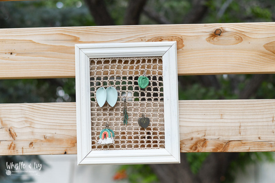 Framed Earring Holder [crochet pattern]