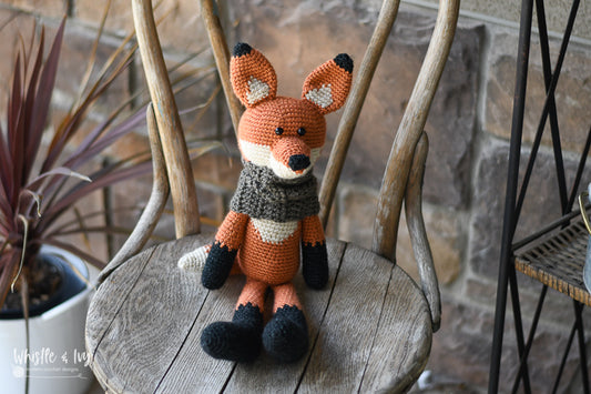 Basil the Fox Plushy Toy [crochet pattern]