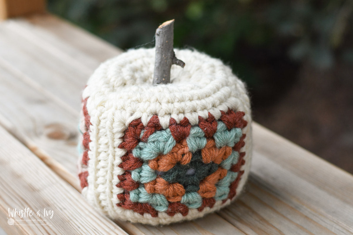 Granny Square Pumpkins [crochet pattern]