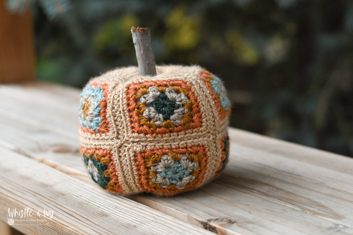 Granny Square Pumpkins [crochet pattern]