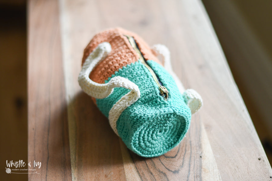 Retro Duffle Makeup Bag [crochet pattern]