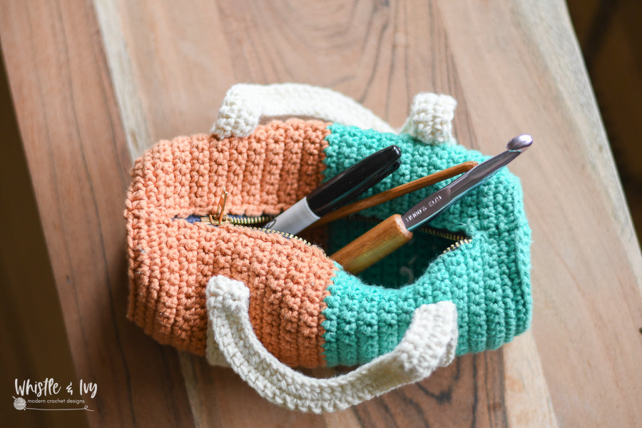 Retro Duffle Bag Pouch [crochet pattern]