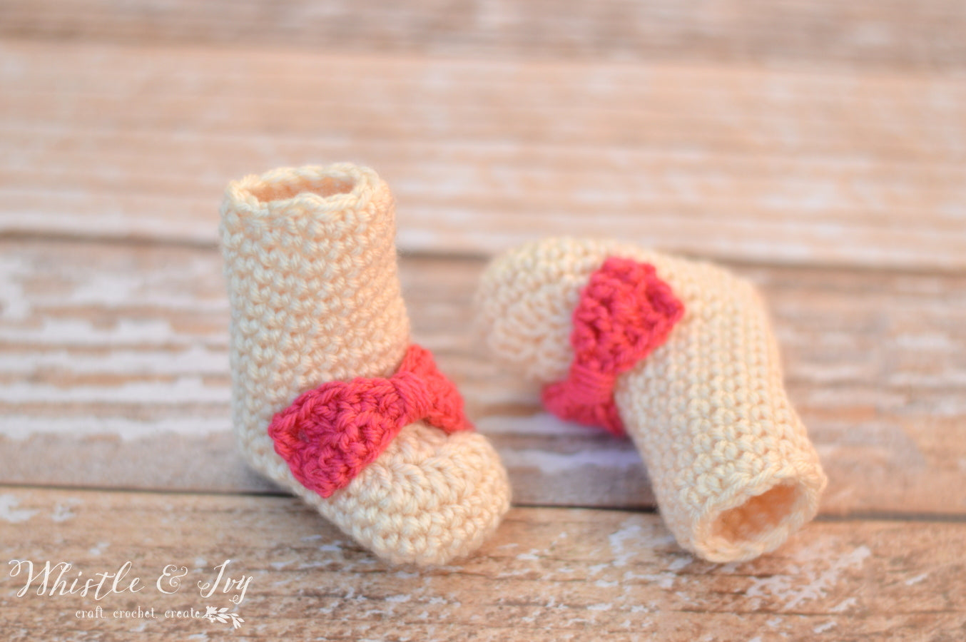 Simple Newborn Booties [crochet pattern]