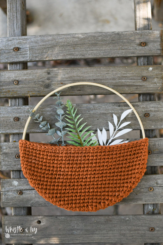 Wall Pocket Planter [crochet pattern]