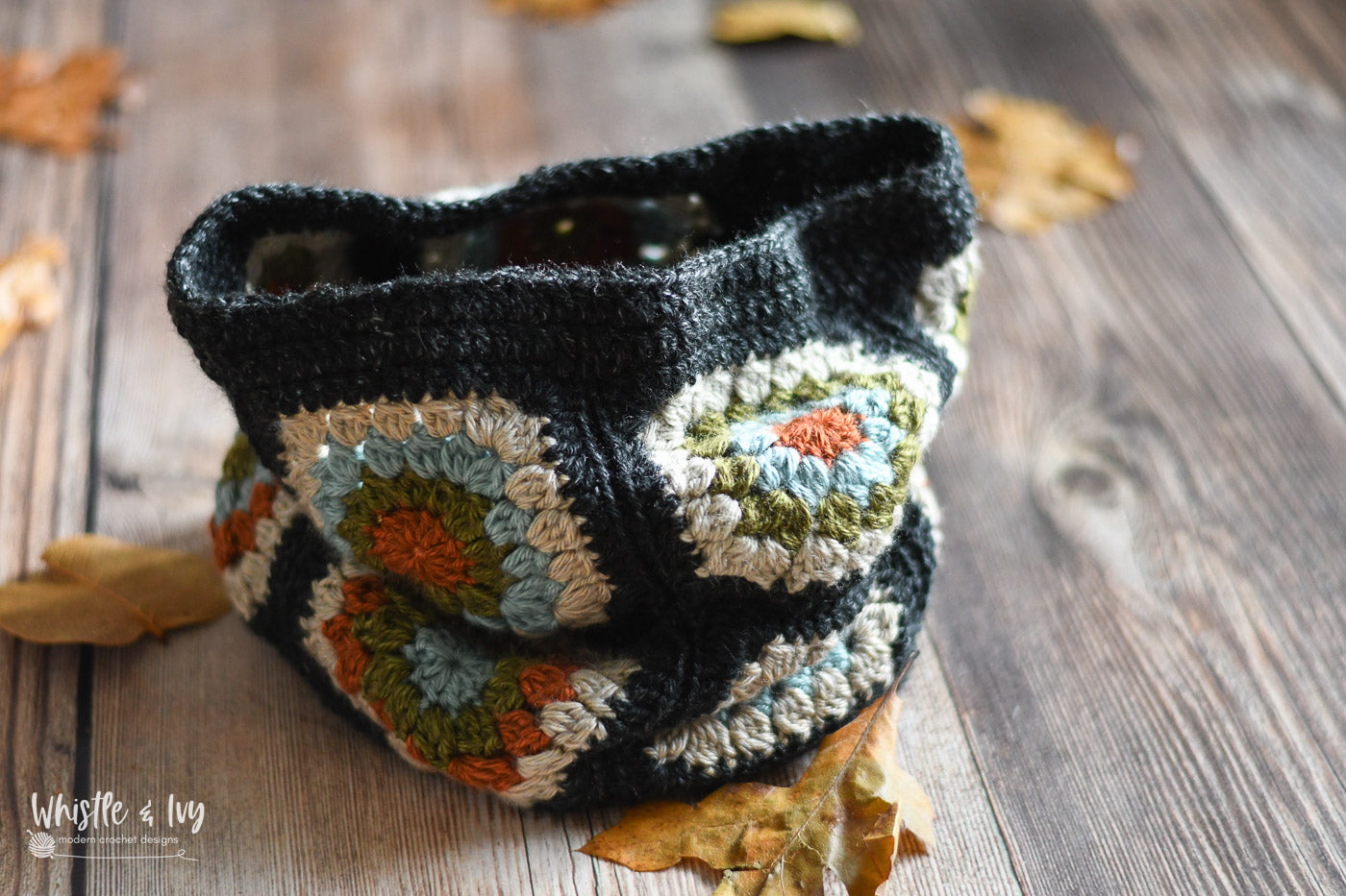 Granny Square Cowl Neck Warmer [crochet pattern]