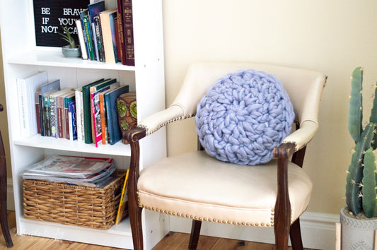 Super Bulky Accent Pillow [crochet pattern]